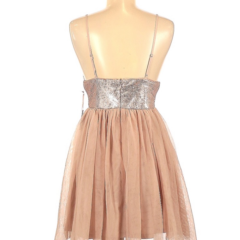 Blush sequined cocktail dress. Size medium. NWT - Picture 3 of 5